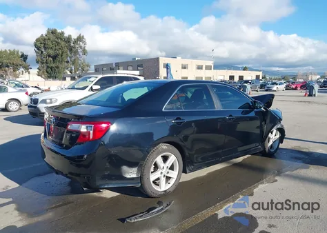 2013 Toyota Camry Se z USA, uszkodzony, nr VIN 4T1BF1FK4DU249093